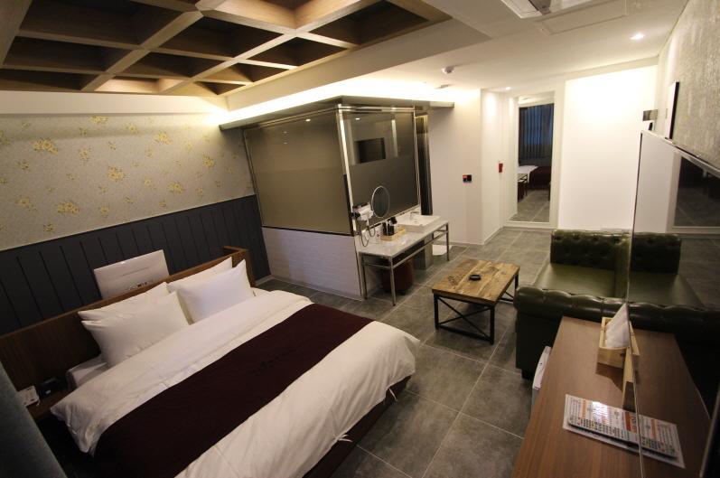 Instar Tourist Hotel Tegu Kültér fotó