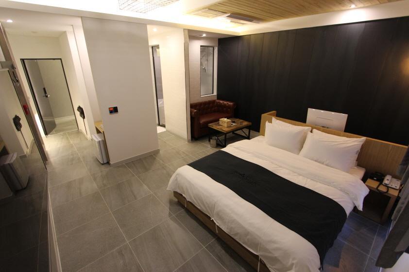 Instar Tourist Hotel Tegu Kültér fotó
