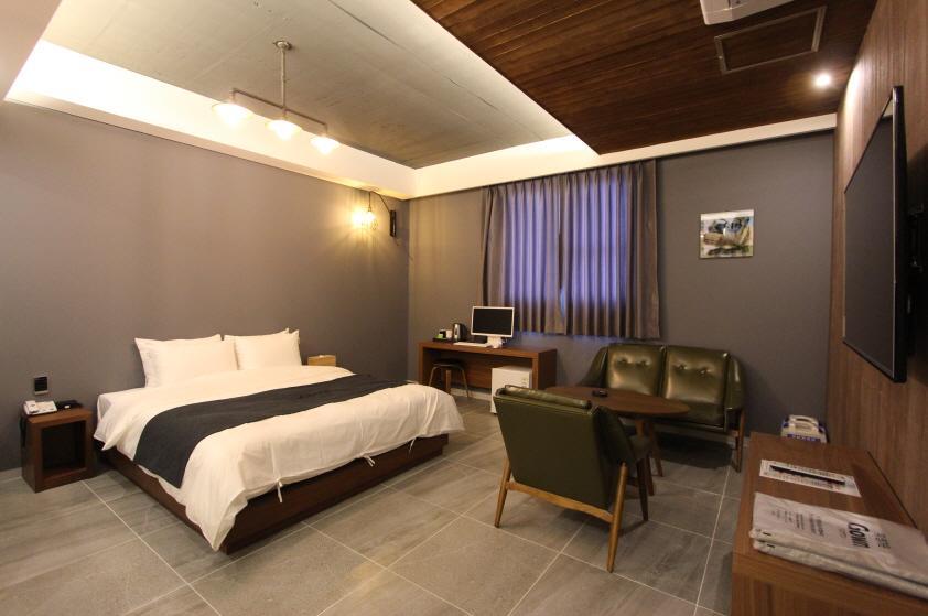 Instar Tourist Hotel Tegu Kültér fotó