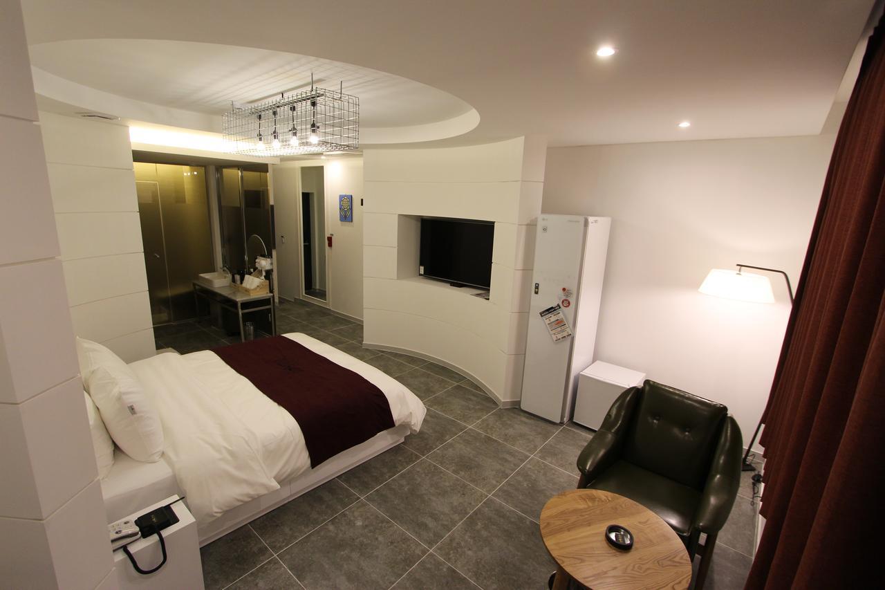 Instar Tourist Hotel Tegu Kültér fotó