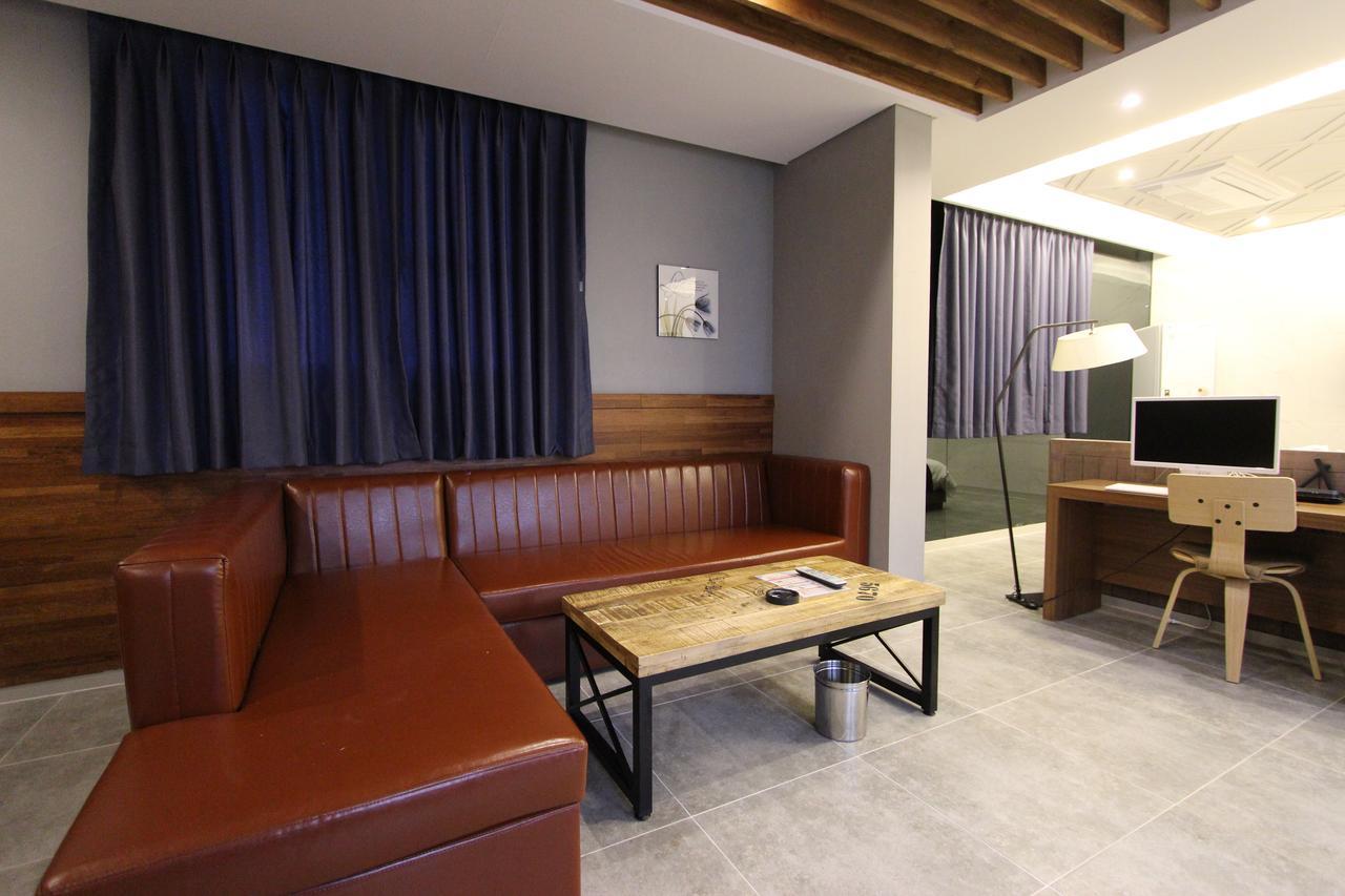 Instar Tourist Hotel Tegu Kültér fotó