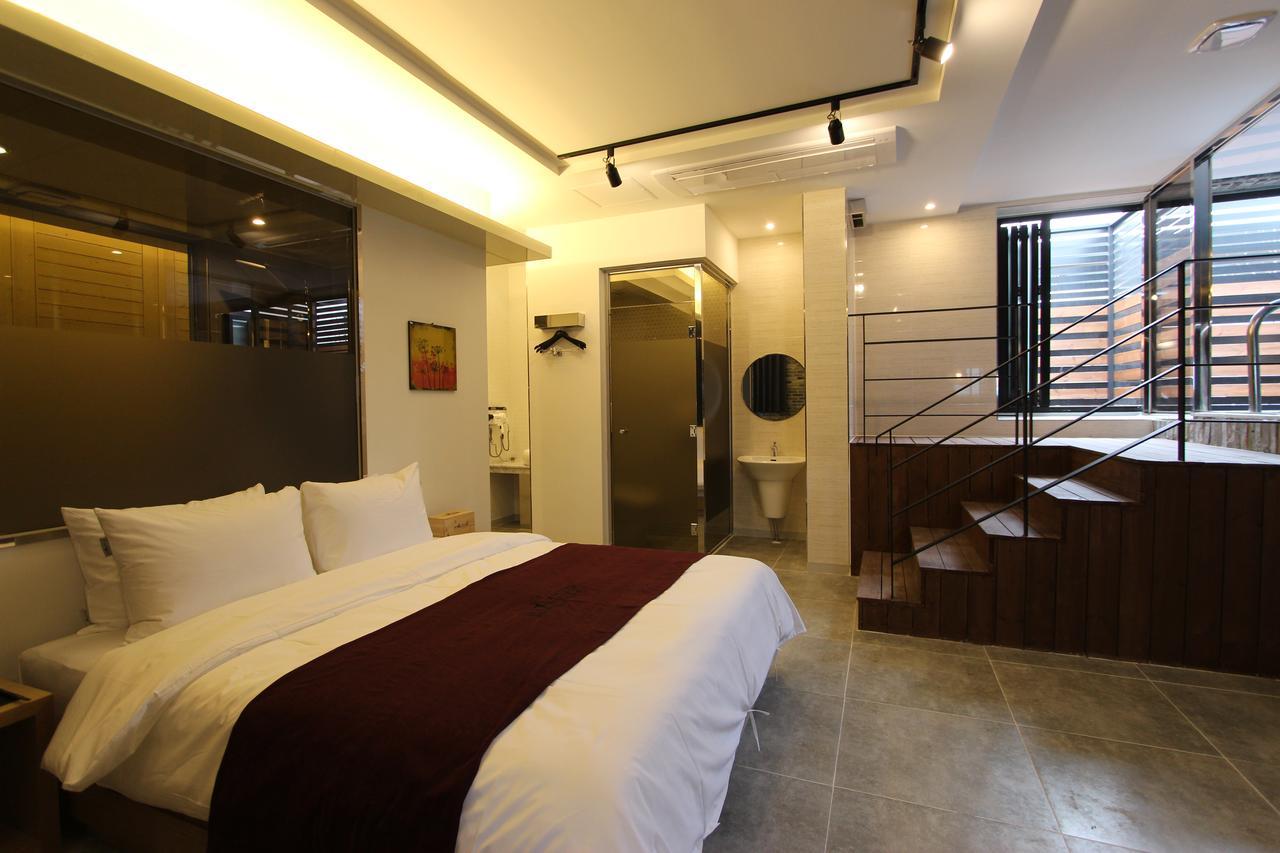 Instar Tourist Hotel Tegu Kültér fotó