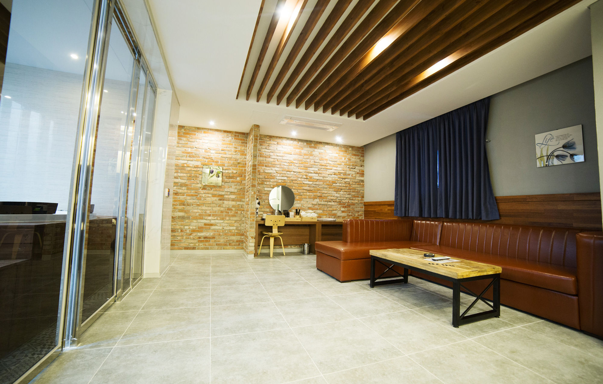 Instar Tourist Hotel Tegu Kültér fotó