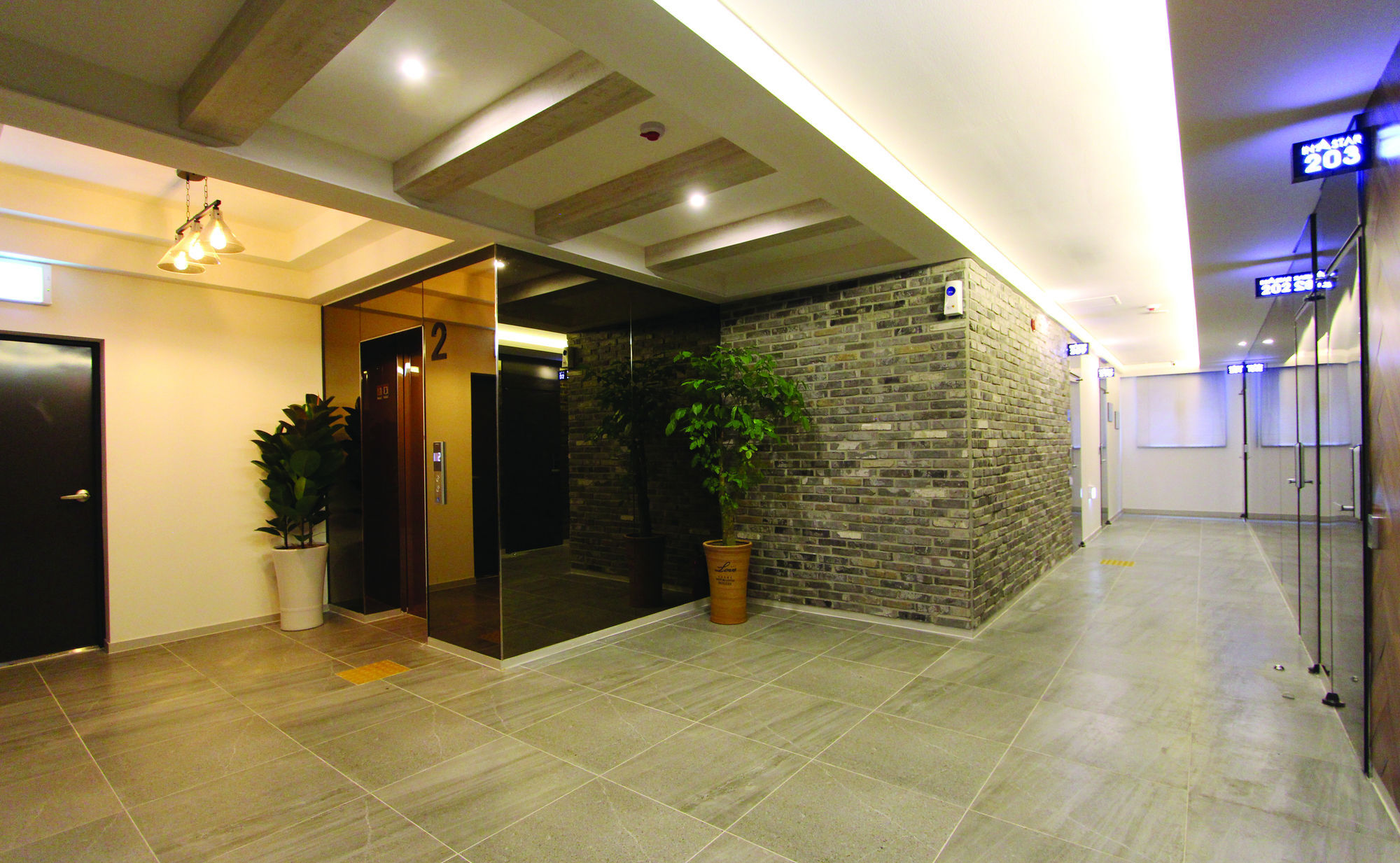 Instar Tourist Hotel Tegu Kültér fotó