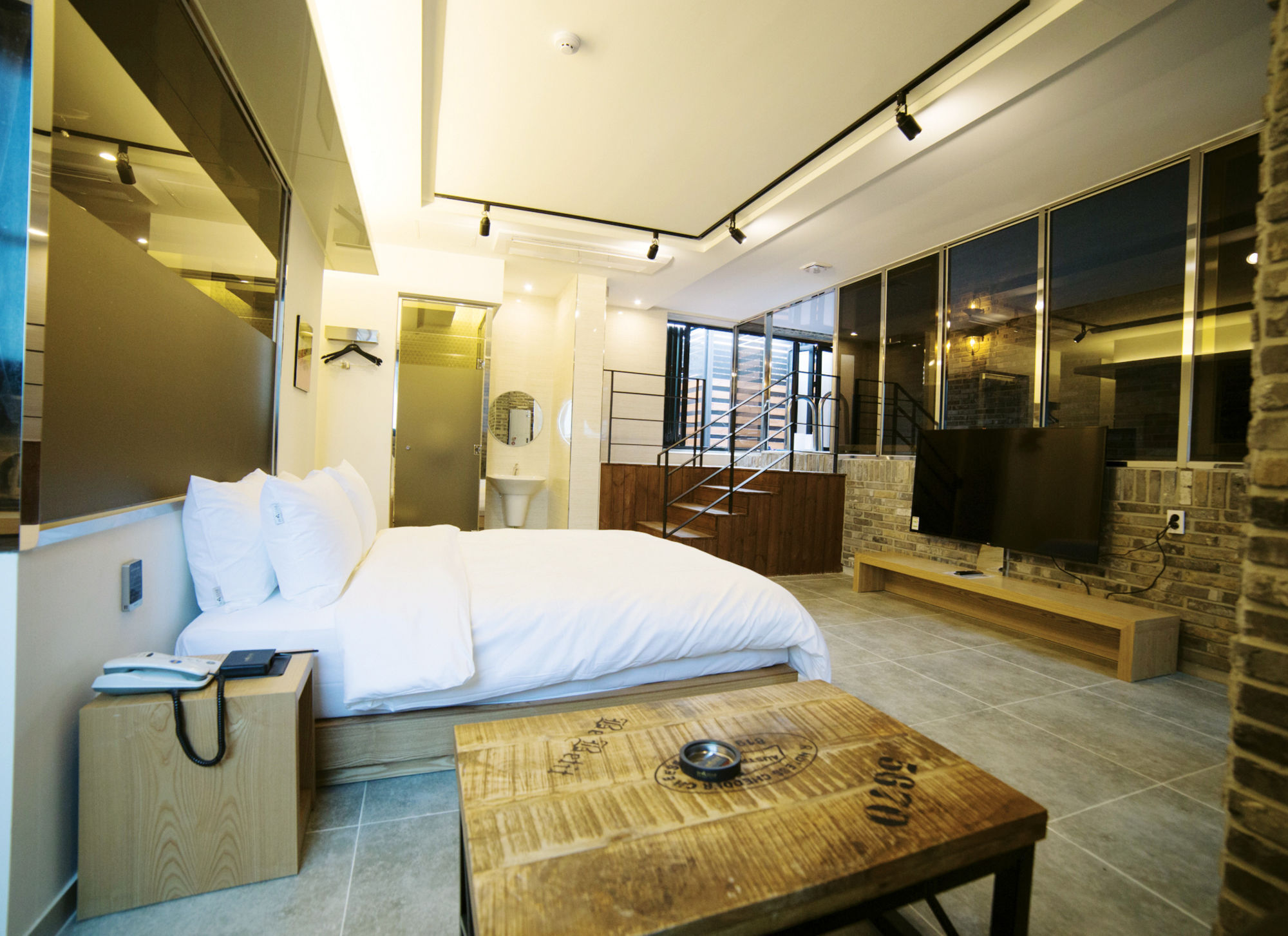 Instar Tourist Hotel Tegu Kültér fotó